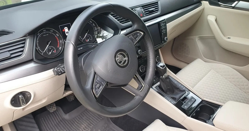 Skoda Superb cena 74900 przebieg: 150871, rok produkcji 2017 z Poznań małe 277